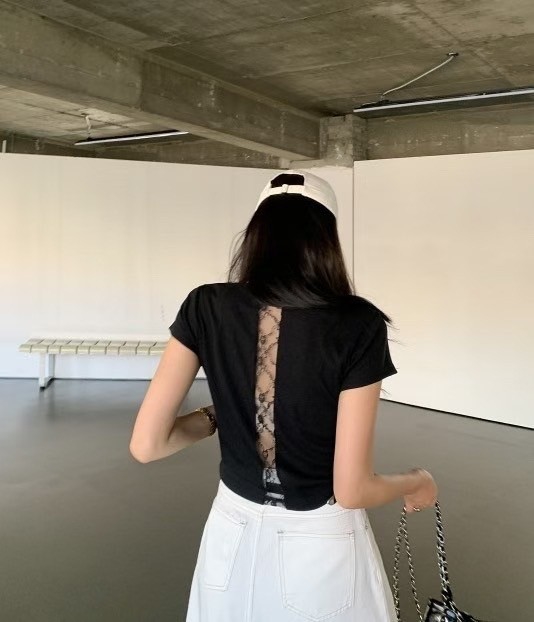 背部直排蕾絲衣