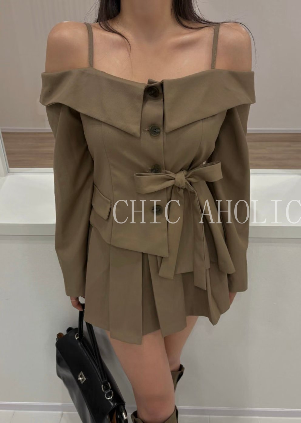 YY24翻領千金細肩上衣