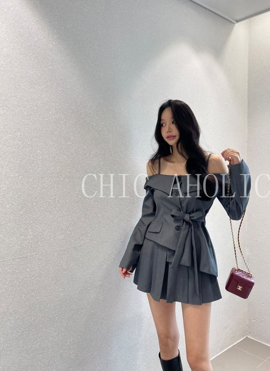 YY25千金會穿百褶短裙