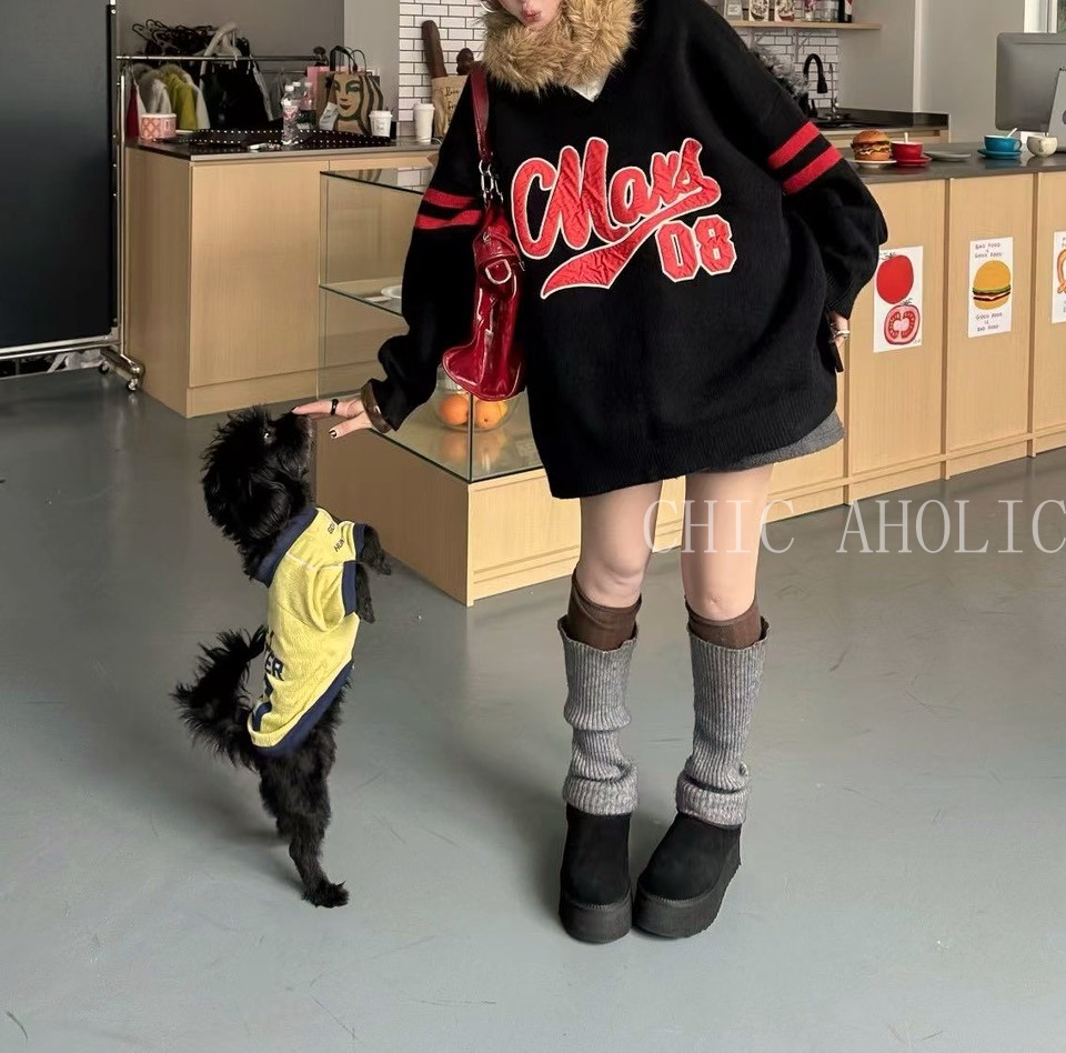 HH19紅雙條袖大字母大針織衣