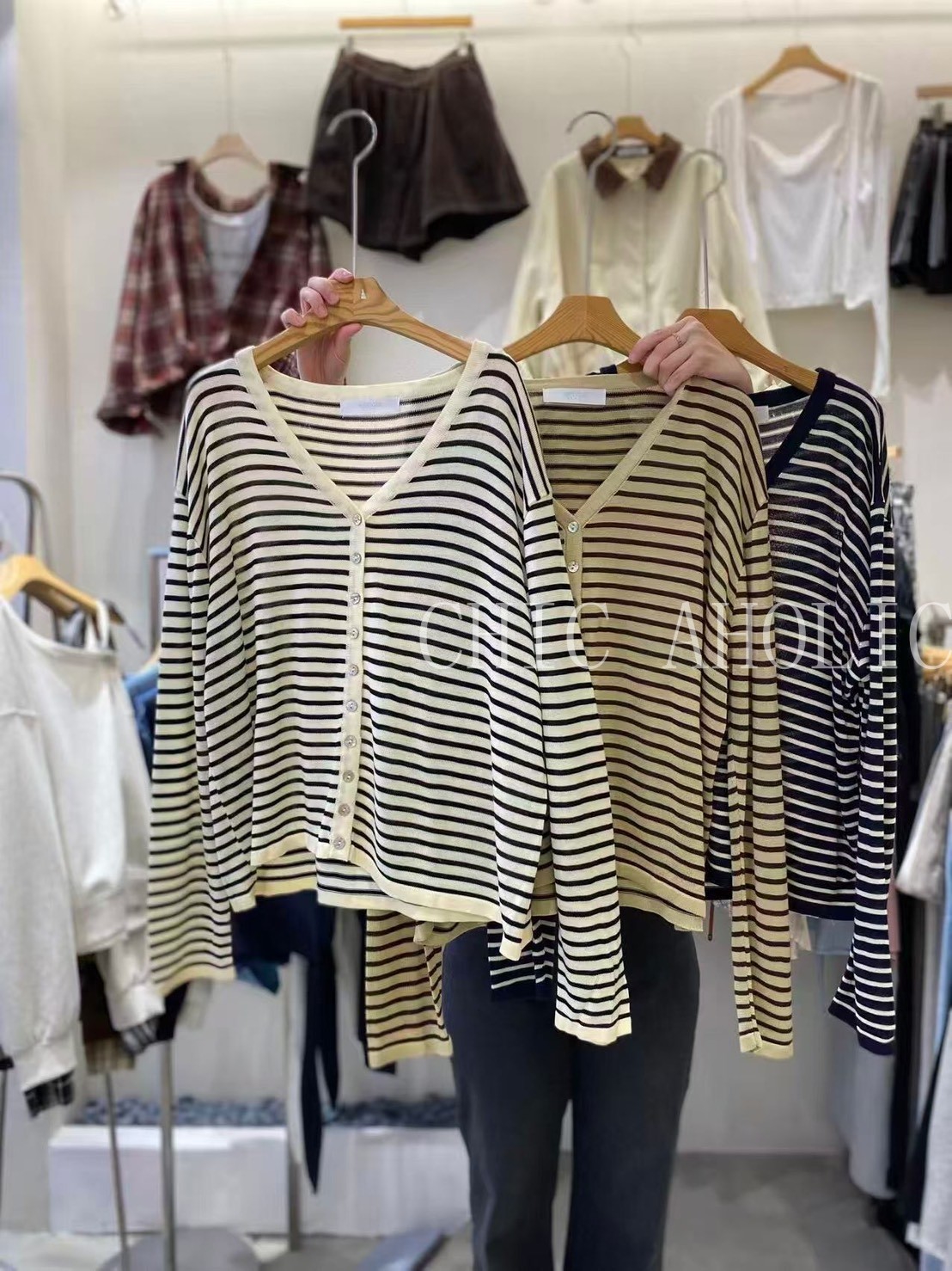 HH46細條紋有釦V領外套 