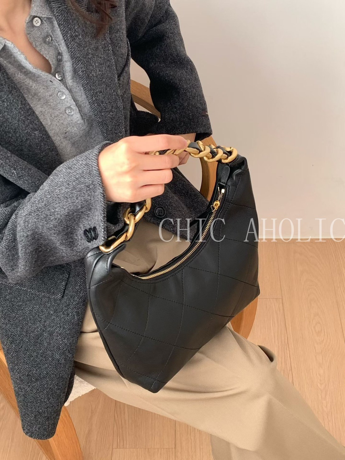 DEC09超粗金鍊菱格牛皮包