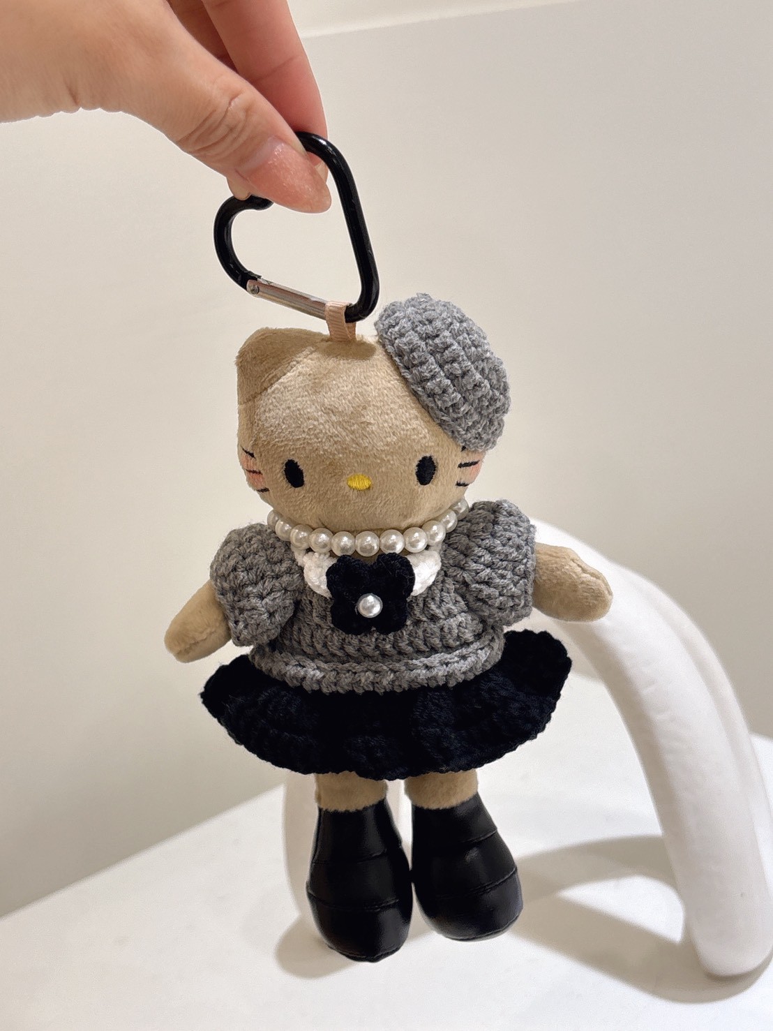 DEC29灰色貝蕾帽KITTY吊飾