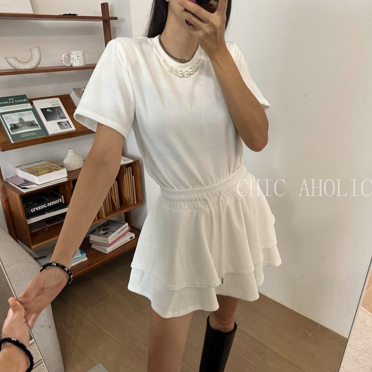 ME27搭珍珠衣天鵝絨短褲裙