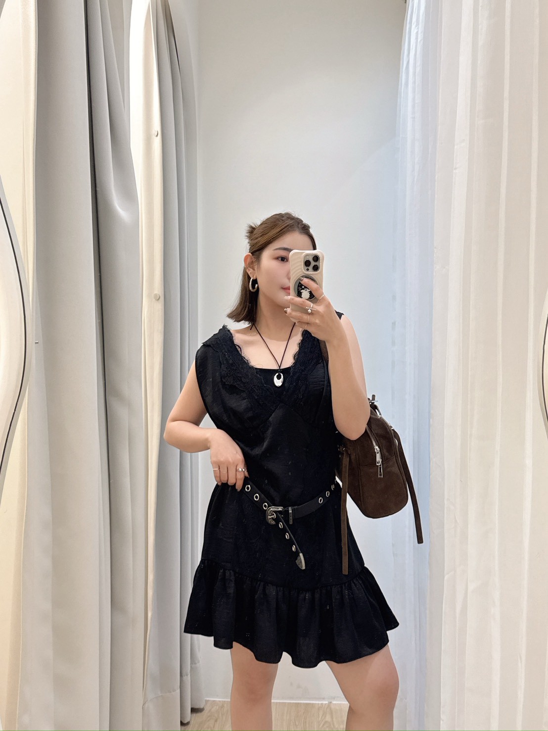 ME53緞面蕾絲寬肩洋裝