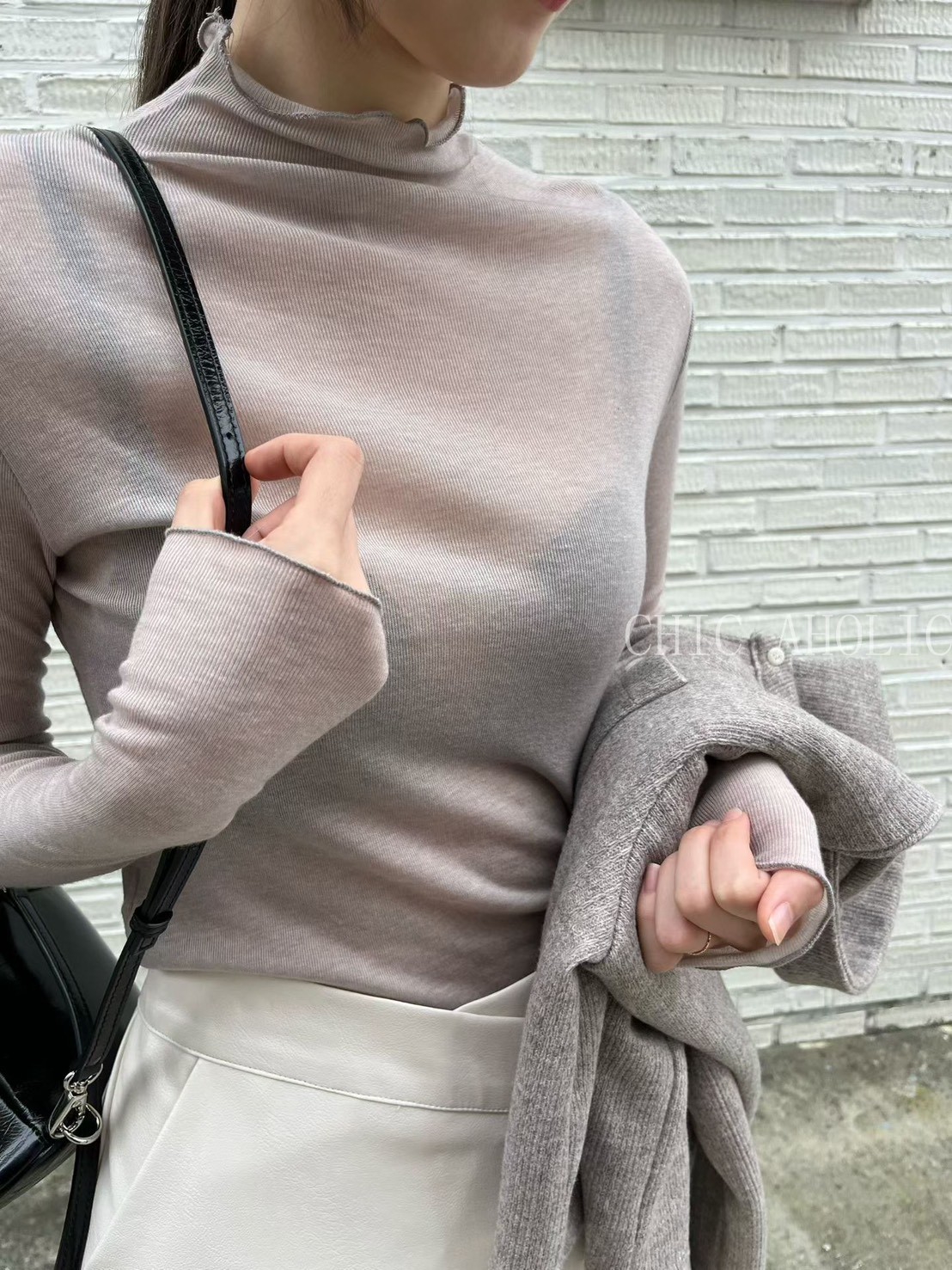 FU06捲捲不透有綠色打底衣