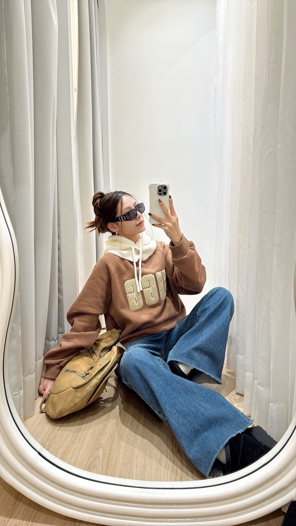 FU43毛毛UGG大學T