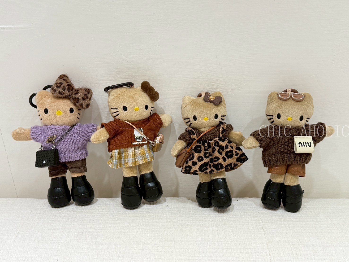 FU64烤焦長腿12款KITTY吊飾(12款)