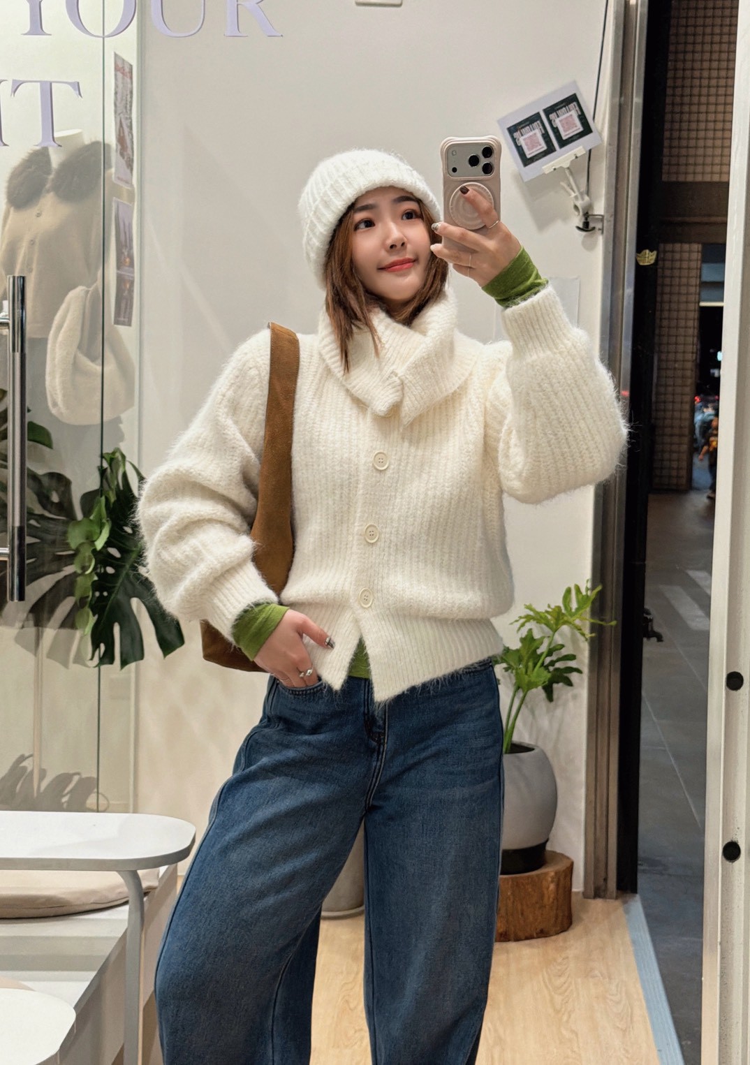 六釦翻領針織衣