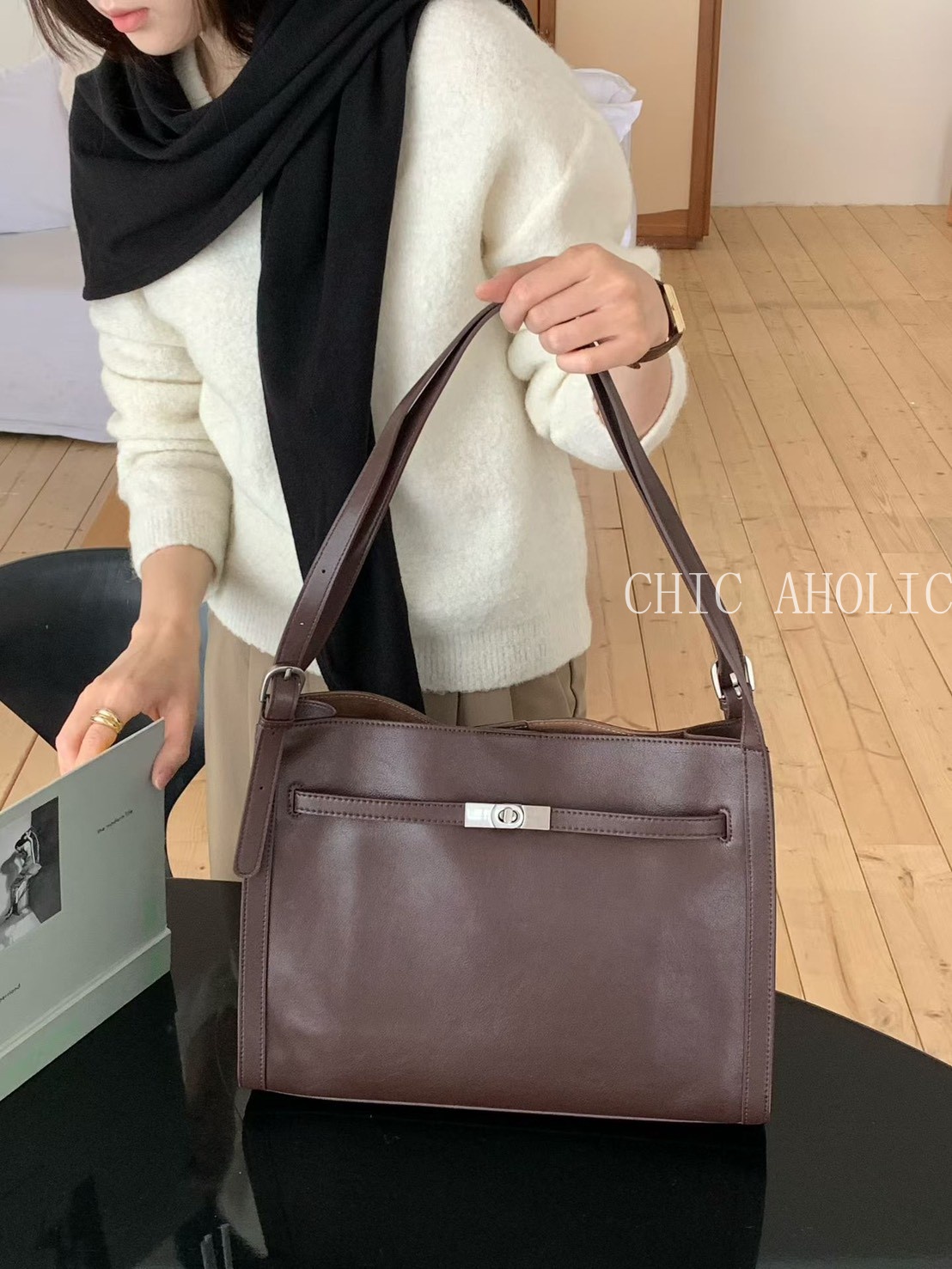 HR06立體挺邊銀釦真皮包