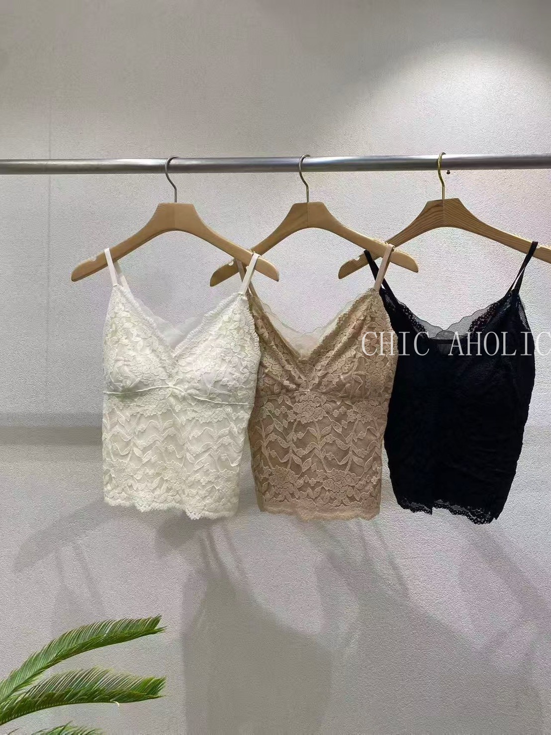 一層網紗邊V領蕾絲Bar