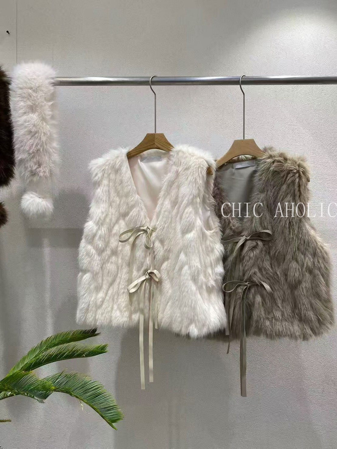 TW05兩個綁蝴蝶結皮草背心