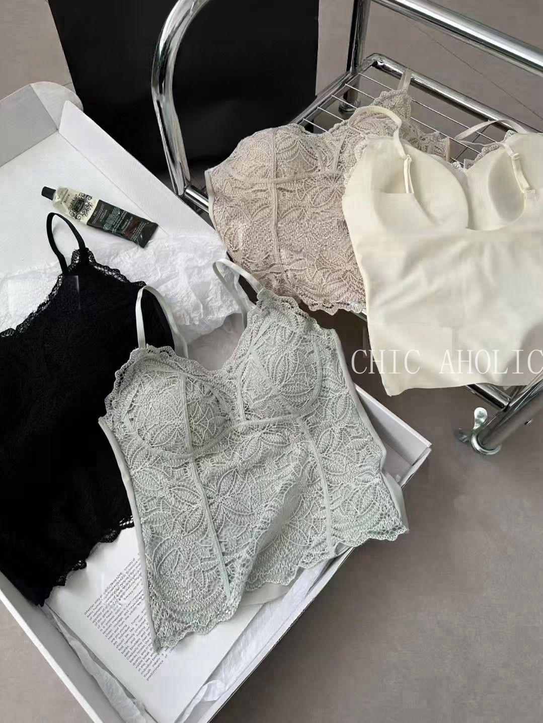 MOM06立體雕花紋BRATOP