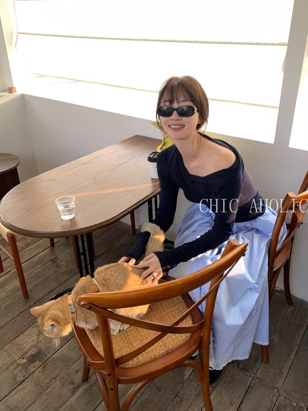 MOM12大片露肩小姐姐衣