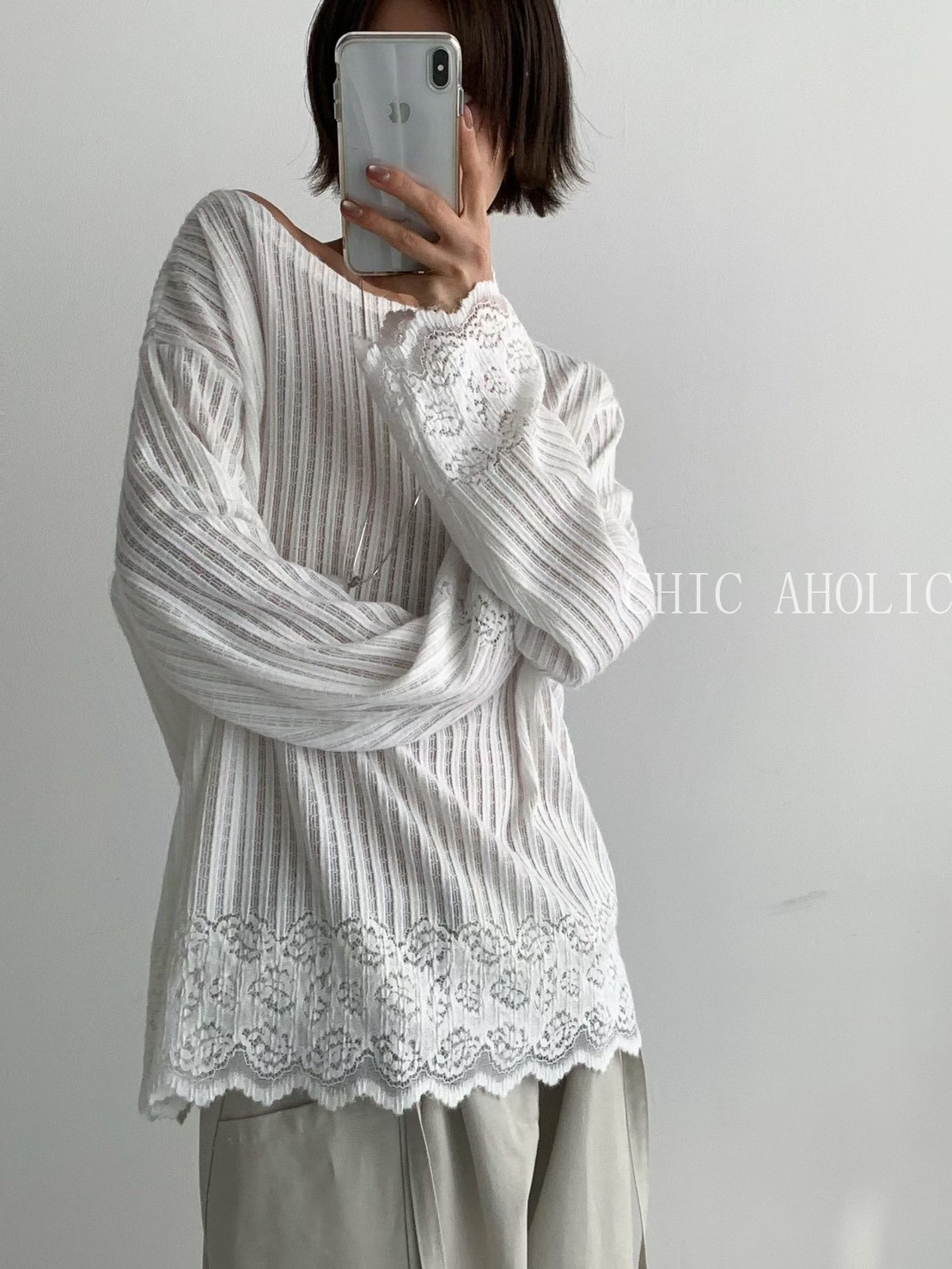 SSR33 蕾絲網格透膚上衣 