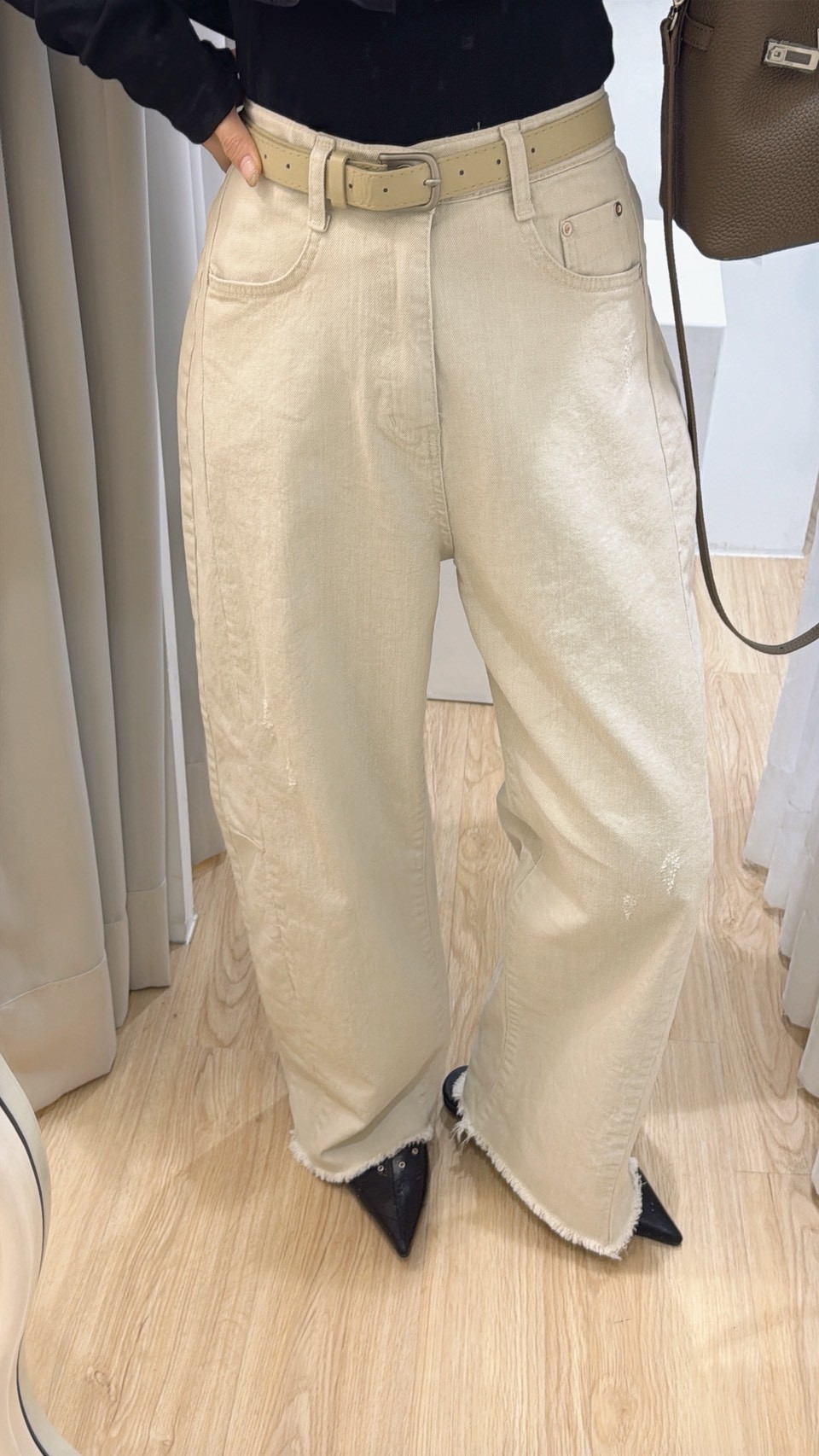 NE02白色鬚鬚彎刀牛仔褲 