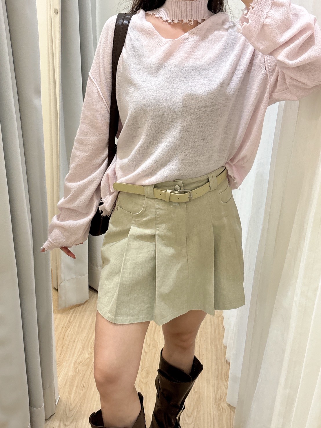 NE62附皮帶學院短裙 