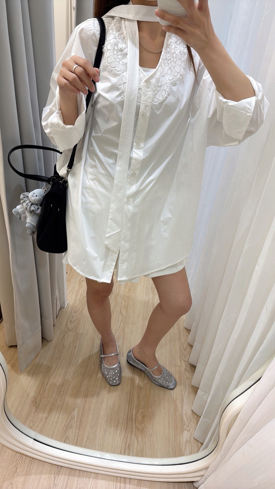 MEE56蕾絲整個V綁帶襯衫