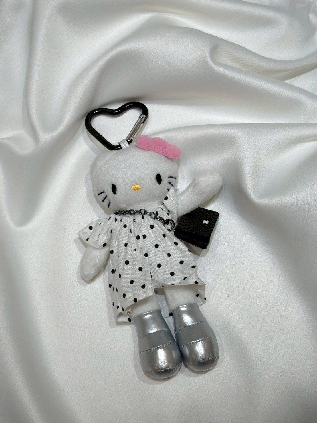 MEE70點點洋長腿KITTY吊飾