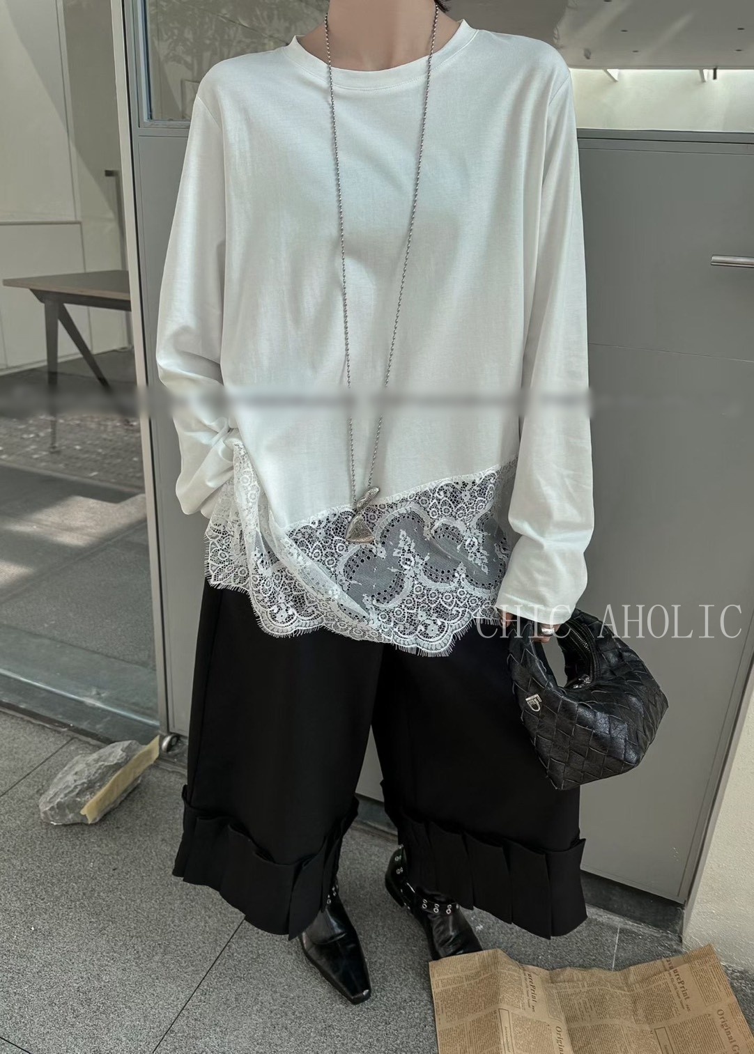 WR46下擺有蕾絲素T上衣