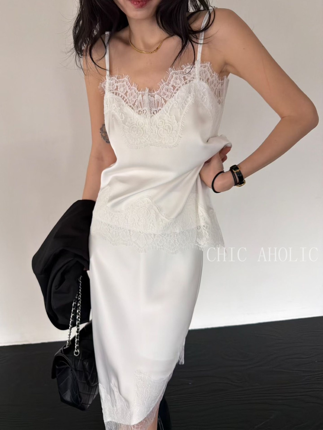 KQ06斜擺蕾絲有寶寶藍緞面衣