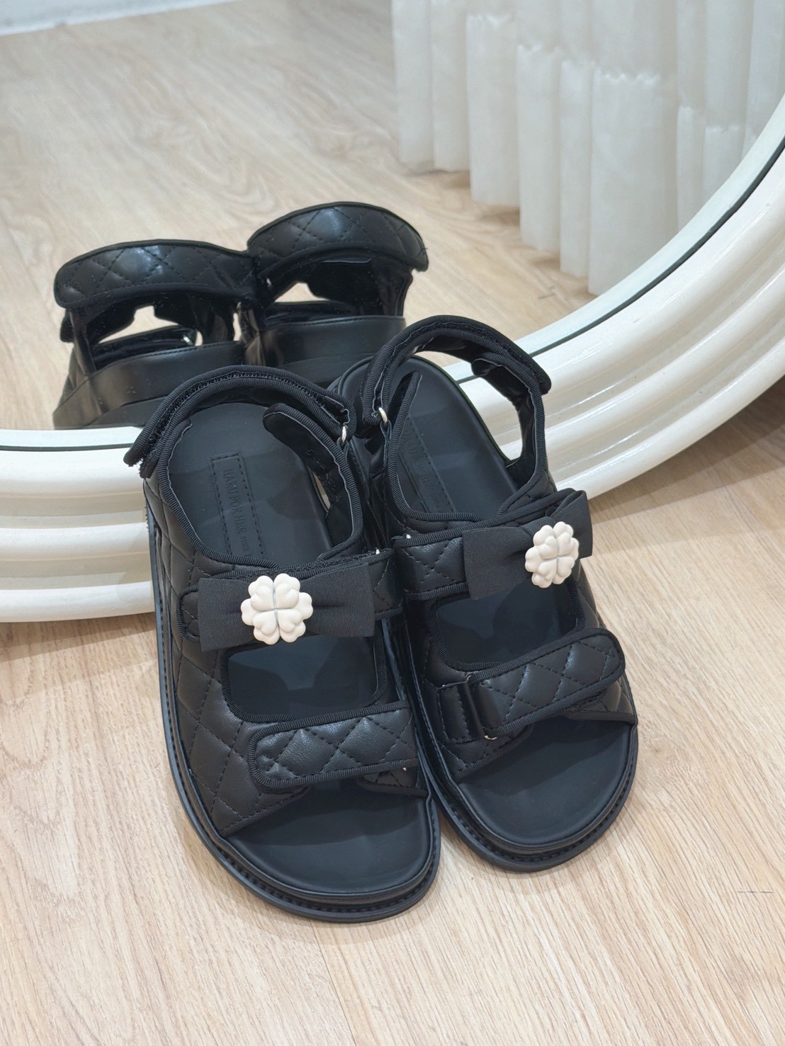 KQ67白花小香魔鬼氈涼鞋