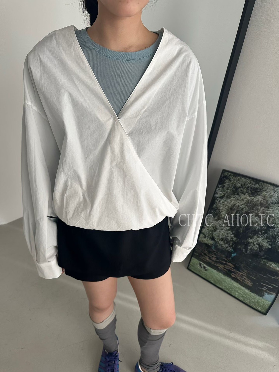 大V領下擺縮腰上衣 