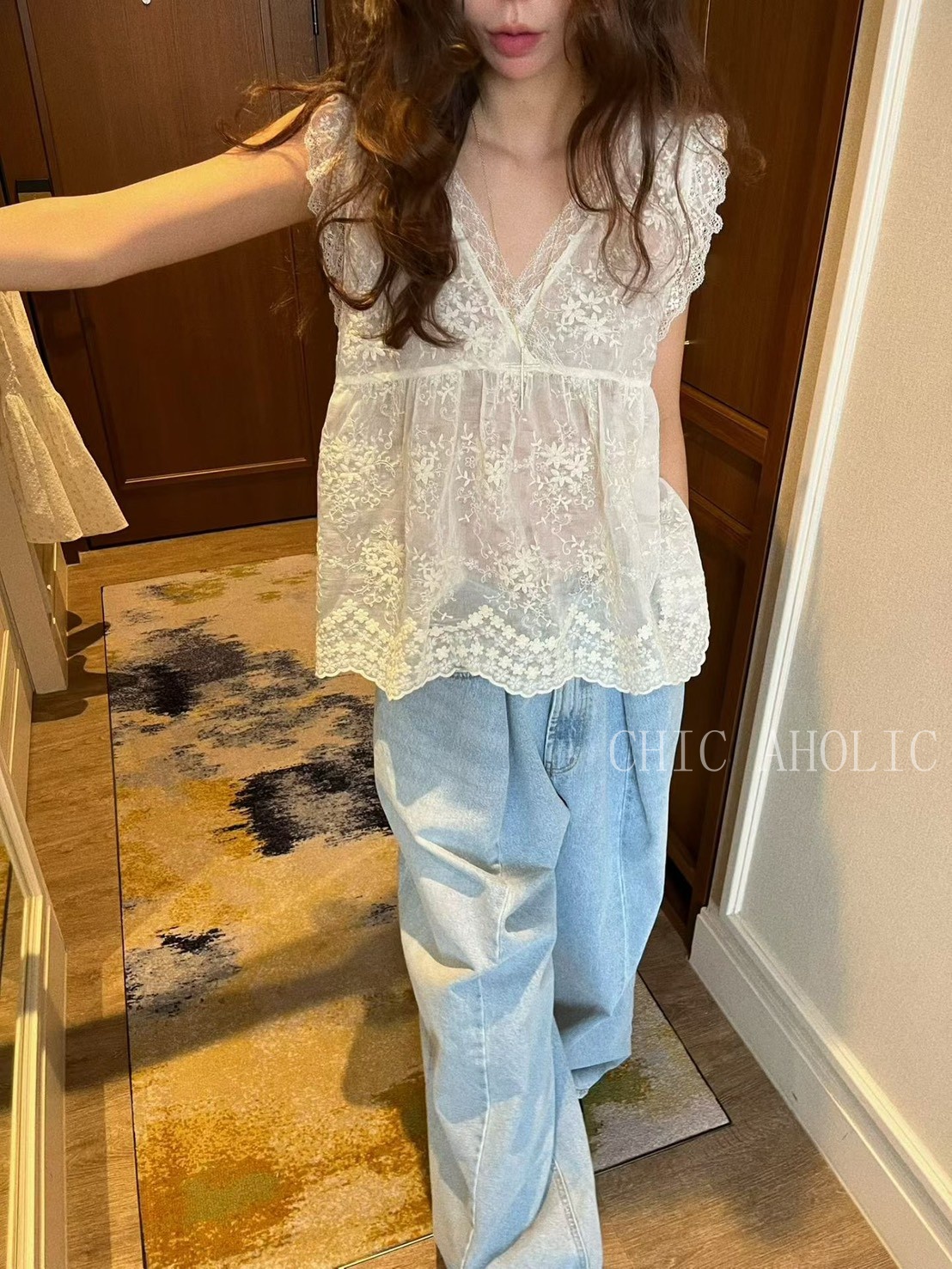 HE19寬肩V領全蕾絲紗上衣