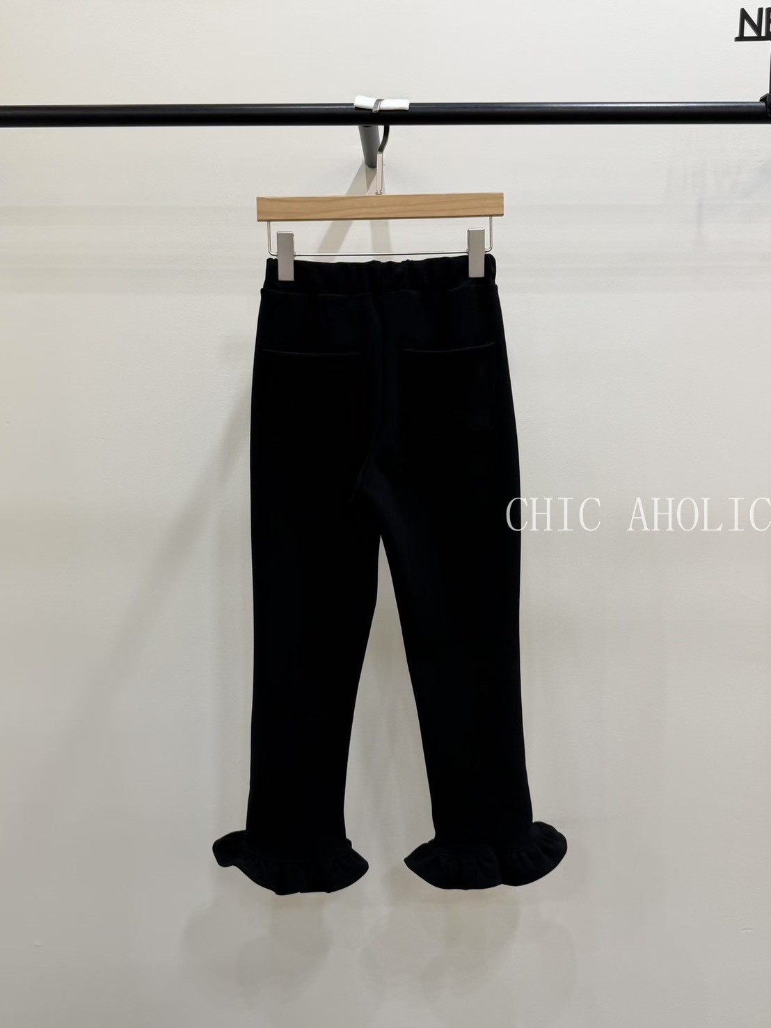 HE33荷葉嘣啾8分褲