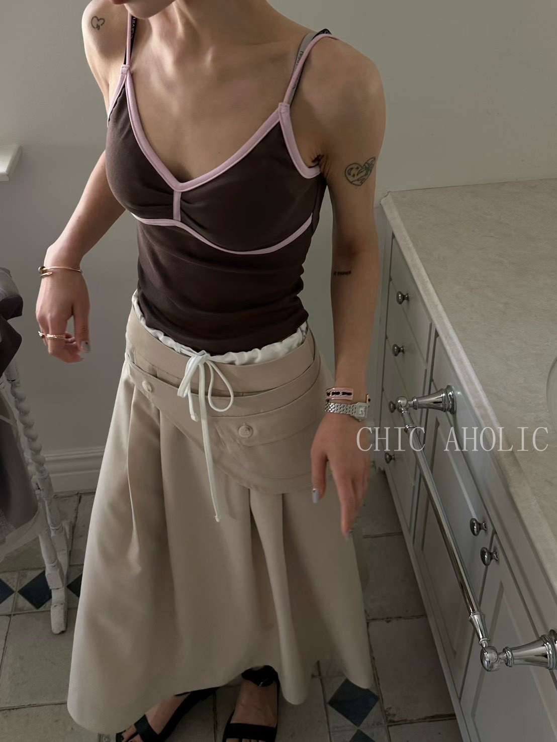 MY22撞色工字線V領背心