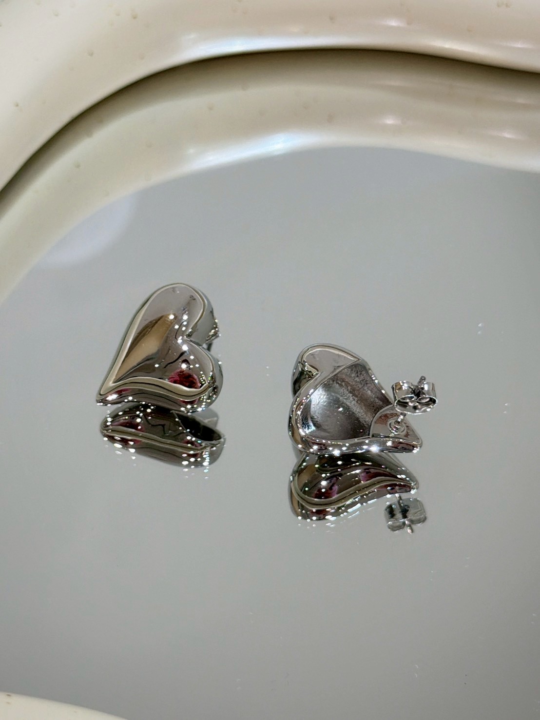 MY50尖尾銀色愛心耳環 