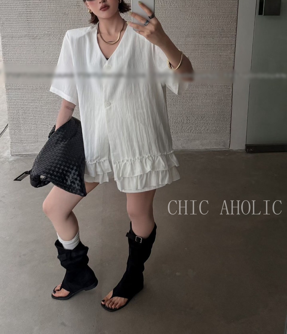 MY53滾荷葉裙擺V無領襯衫