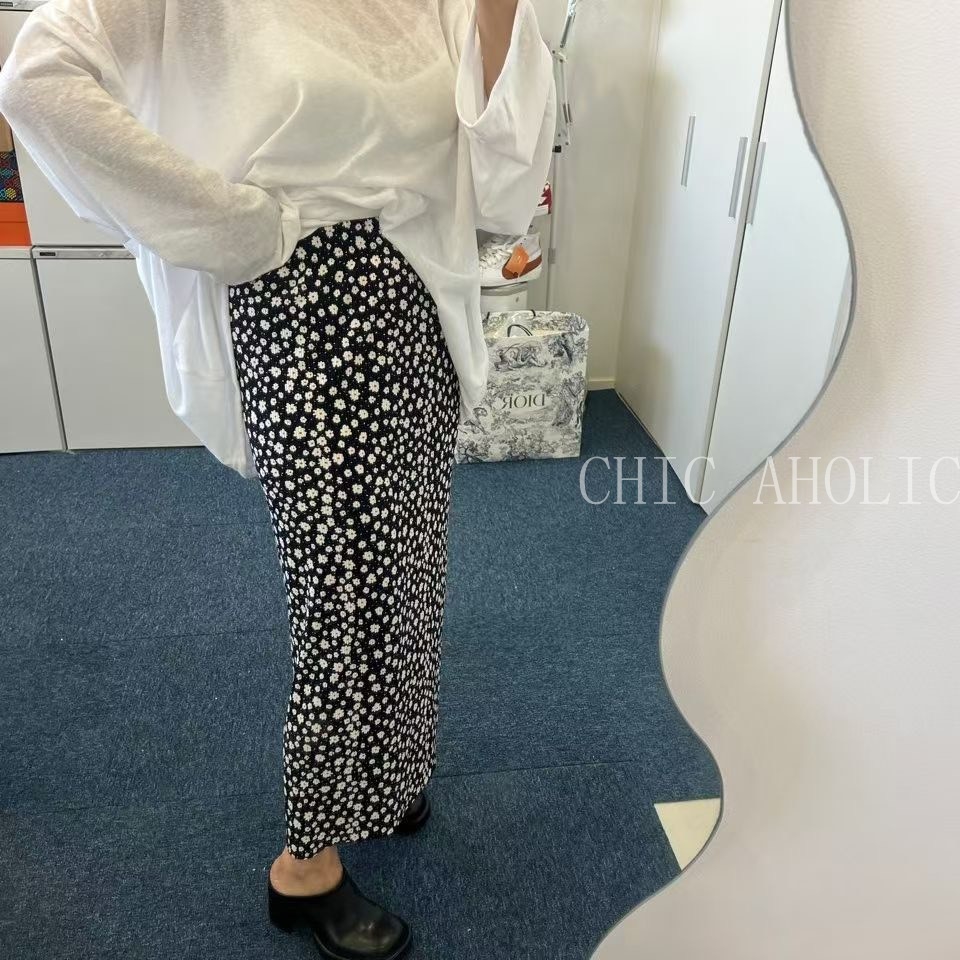 UA41滿版白花百褶鉛筆裙