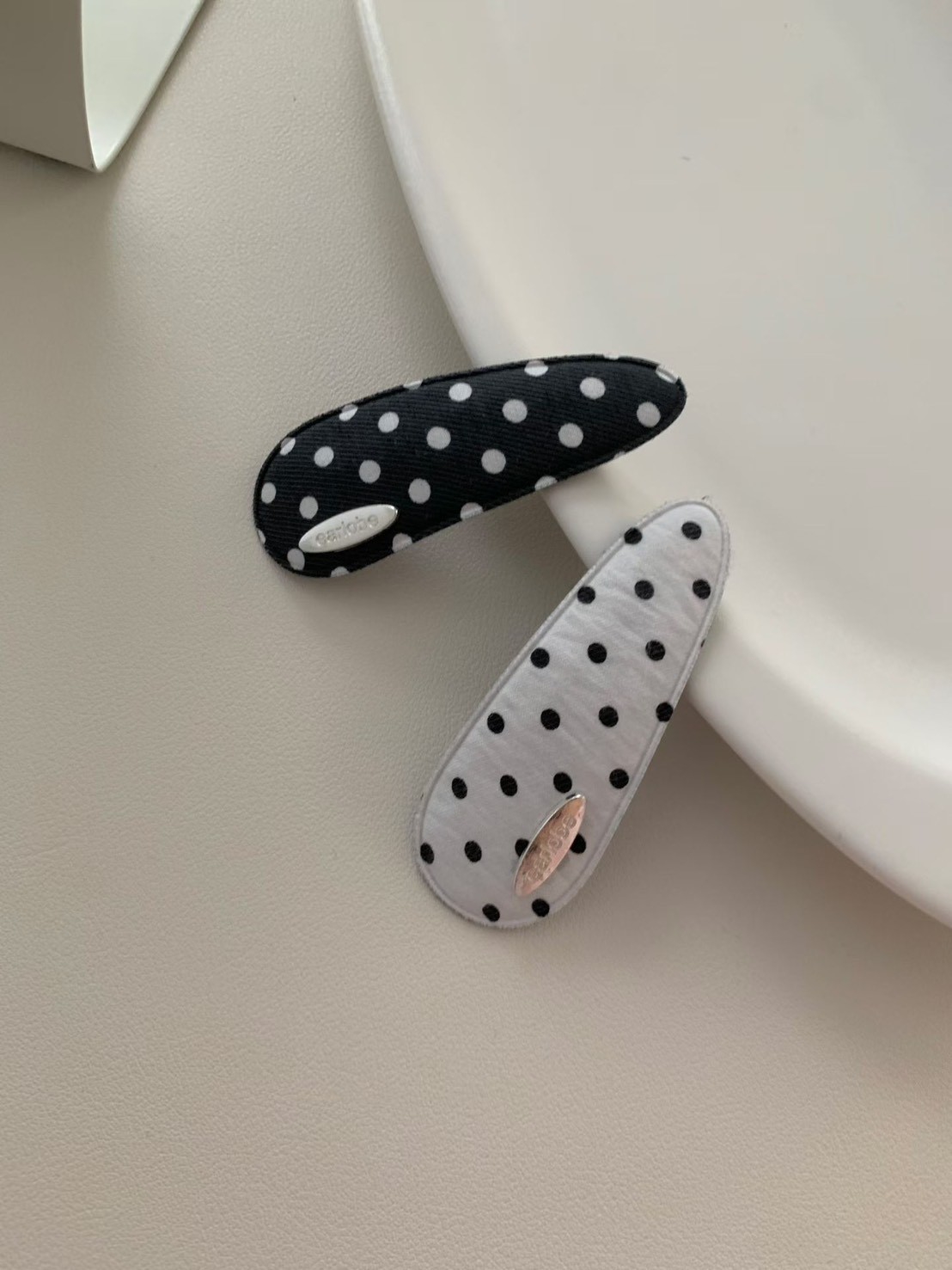 TR07點點銀標髮夾