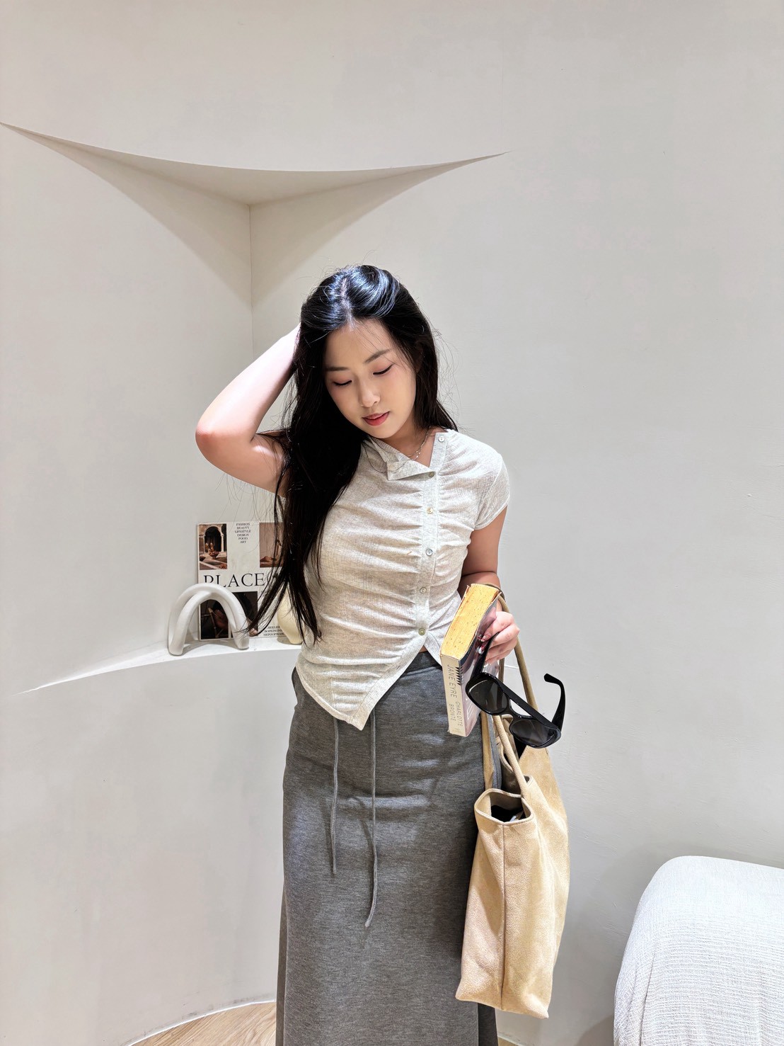 YAA17抓摺排扣垂感斜領衣