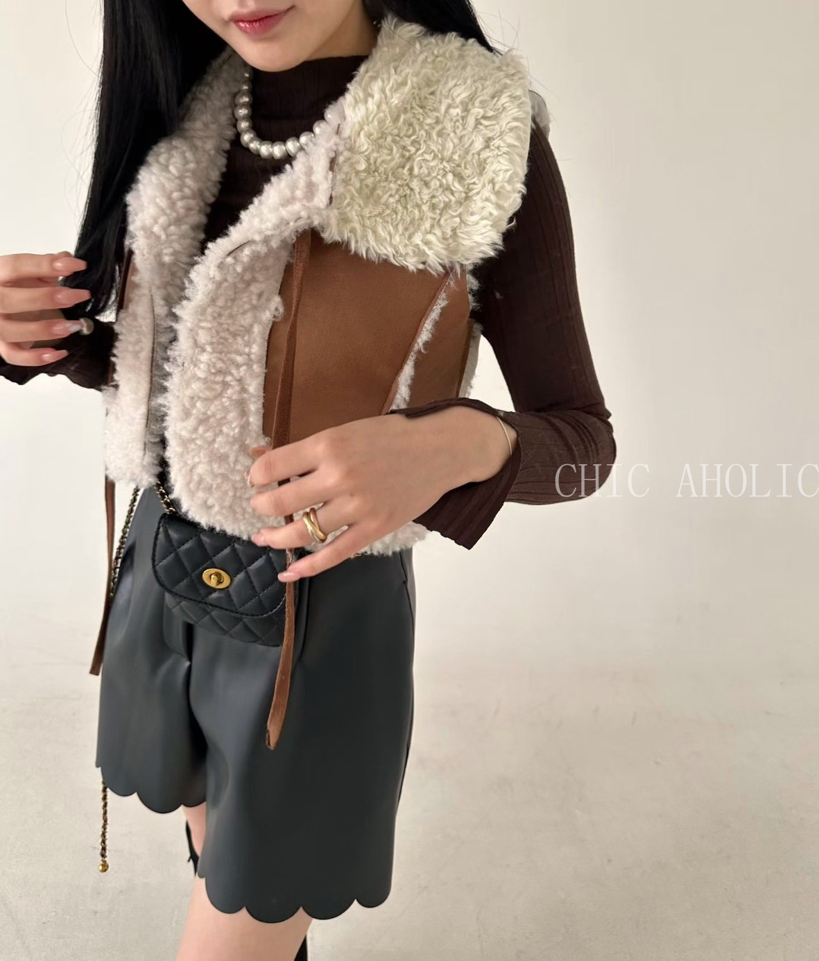 大領片羊羔毛麂皮背心