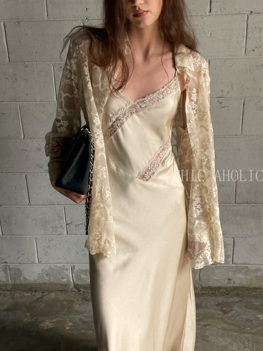 蕾絲拼緞面細肩長洋裝