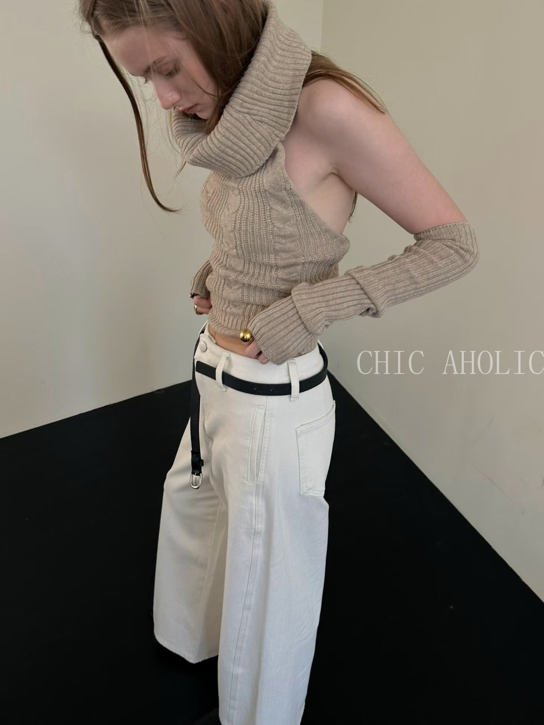 高領後露背削肩針織上衣