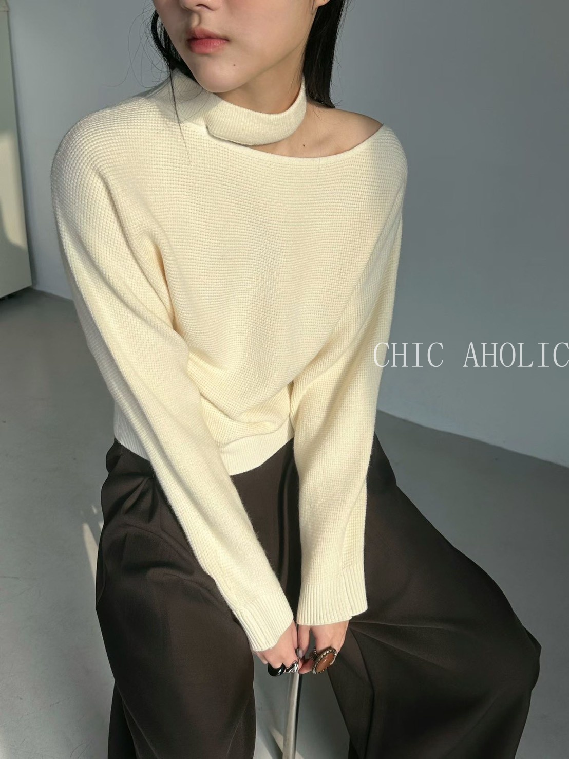 設計斜繞脖上衣