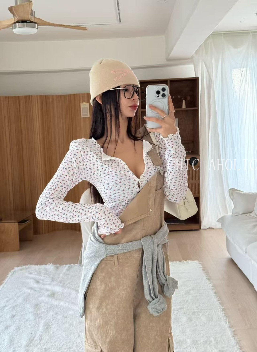 小花花邊V領上衣