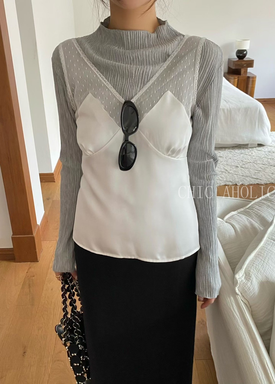 蕾絲緞面V領無袖上衣