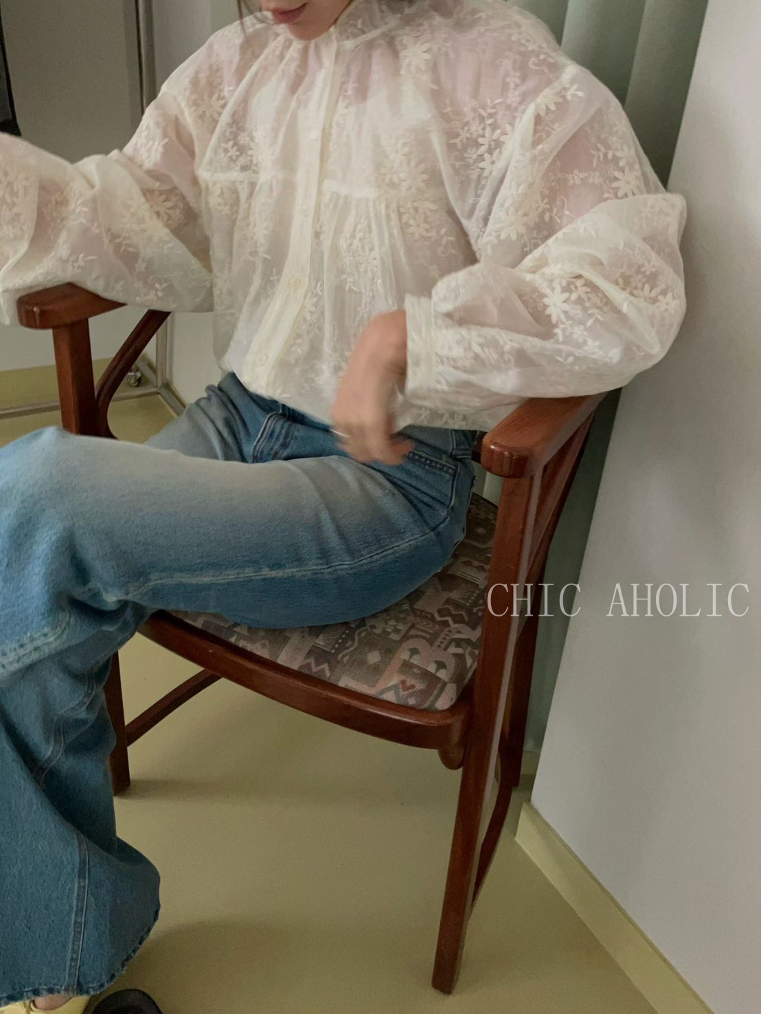 法式波浪領蕾絲澎袖上衣