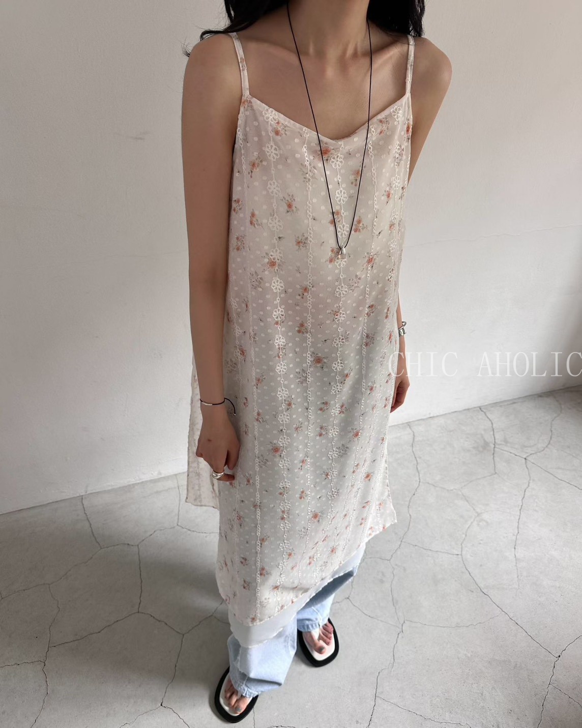 小花蕾絲側綁結洋裝 