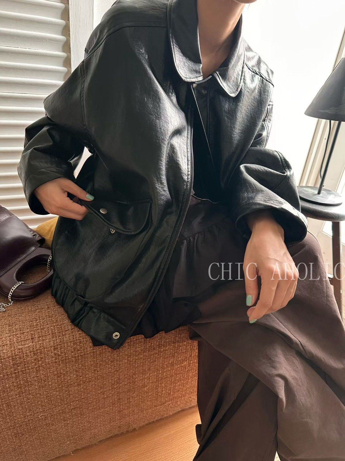 圓領片俐落皮外套