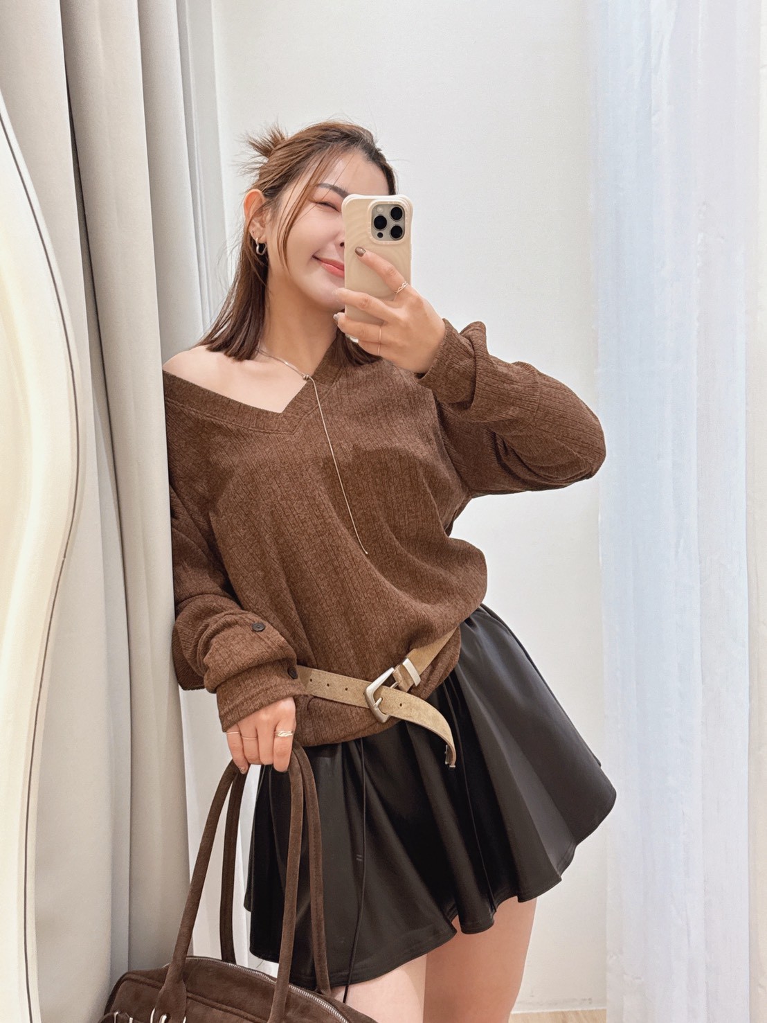 NOV28素面V領直條衣